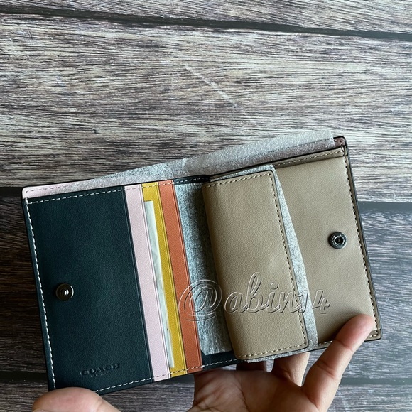 NWT Coach Small Snap Colorblock Interior Leather Wallet - Picture 2 of 4